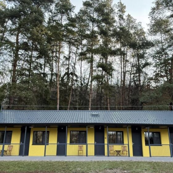 A Tarjáni Gyermektábor kívül-belül megújult "D" jelű faháza az átadás napján, 2026. március 31-én. (Fotó: Fenyvesi Gábor | Facebook)