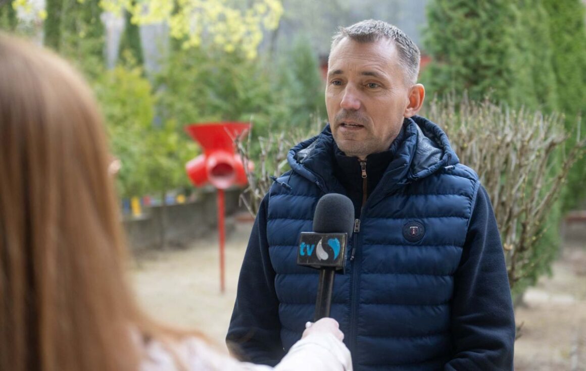 Kreicsi Bálint, Salgótarján polgármestere több részletet is megosztott a Mackóvár Központi Óvoda udvarának felújításáról (Fotó: Kreicsi Bálint | Facebook)