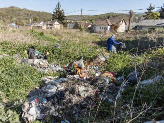 Salgótarján 16 pontján számolnak fel illegális hulladéklerakókat egy közfoglalkoztatási mintaprogram részeként, köztük van a képen látható Jónásch-telep is. (Fotó: Kreicsi Bálint | Facebook)