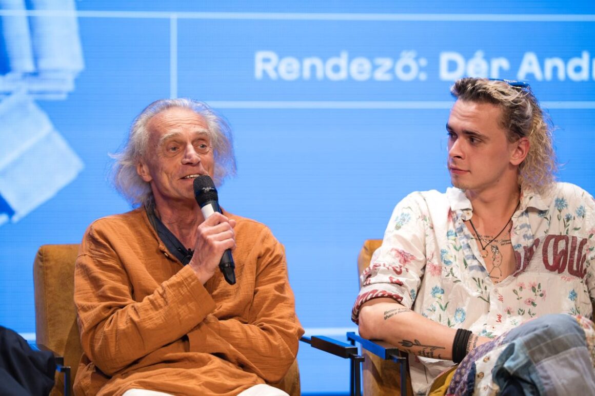 Dér András és Bezerédi Bendegúz a Kamarateremben rendezett sajtótájékoztatón, 2026. május 21-én. (Fotó: Zenthe Ferenc Színház | Facebook)