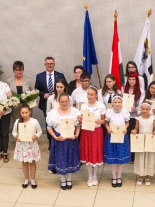 Országos versenyhelyezett diákokat és felkészítő tanáraikat díjazták Salgótarjánban, a Civil és Ifjúsági Házban rendezett ünnepségen, 2026. június 16-án. (Fotó: Fenyvesi Gábor | Facebook)