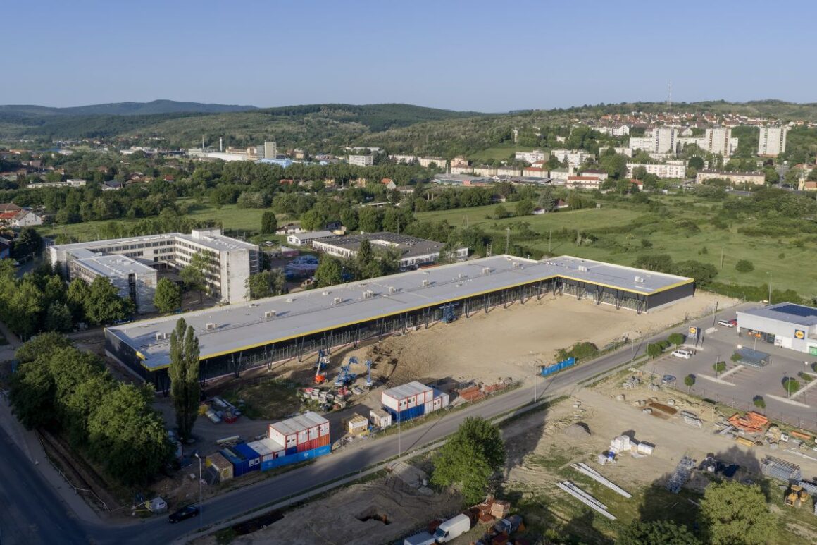 Jól halad a salgótarjáni STOP SHOP építése (Fotó: CPI Hungary)