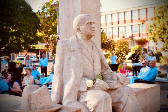 Dr. Förster Kálmánra, a város első polgármesterére emlékeztek meg Salgótarjánban születésének 141. évfordulóján, 2026. július 29-én. (Fotó: Fenyvesi Gábor | Facebook)