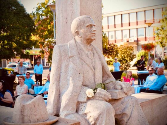 Dr. Förster Kálmánra, a város első polgármesterére emlékeztek meg Salgótarjánban születésének 141. évfordulóján, 2026. július 29-én. (Fotó: Fenyvesi Gábor | Facebook)