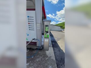 A 36 éves férfi egymillió forintos kárt okozott a salgótarjáni autómosó tulajdonosának a kezelőpanel megrongálásával. (Fotó forrása: Nógrád Vármegyei Rendőr-főkapitányság)