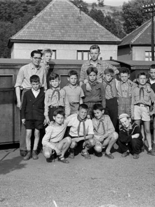 Illusztráció: Úttörők a Jónásch-telepen 1957-ben (Fotó: Fortepan / Lipovits Károly)