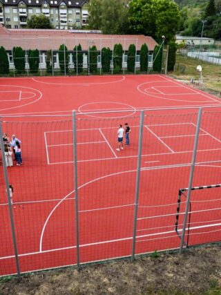 Átadták a SÁI Arany János Tagiskola 60 millió forintból megújult sportpályáját 2026. augusztus 27-én. (Fotó: Fenyvesi Gábor | Facebook)