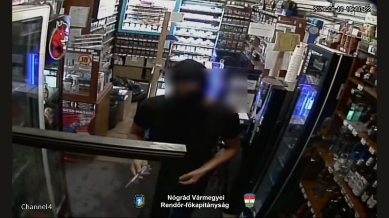 Fecskendővel és injekciós tűvel felfegyverkezve rabolt ki egy férfi egy salgótarjáni dohányboltot. (Fotó forrása: Nógrád Vármegyei Rendőr-főkapitányság | YouTube)