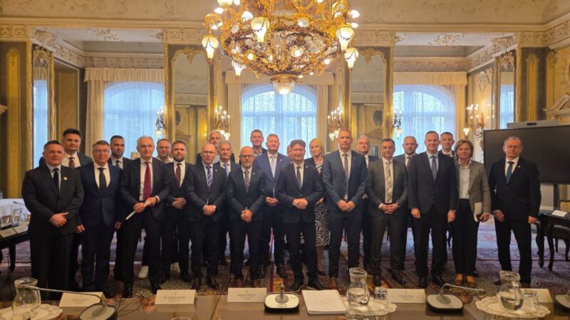Lőrincz Viktória vidék- és településfejlesztési miniszterrel egyeztetett a 25 megyei jogú város polgármestere 2026. október 5-én. (Fotó: Kreicsi Bálint | Facebook)